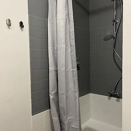 2 Bedrooms, 60 M2, 6 People, Wifi, Quiet, Bright, 5 Mins By Car