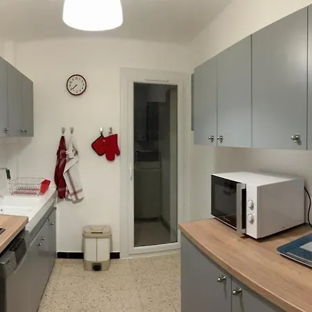 2 Bedrooms, 60 M2, 6 People, Wifi, Quiet, Bright, 5 Mins By Car Apartment *