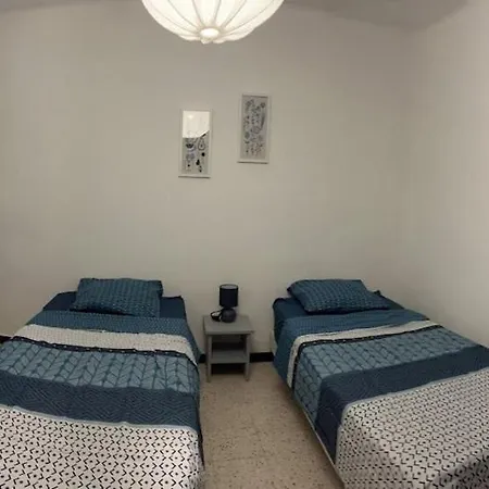 2 Bedrooms, 60 M2, 6 People, Wifi, Quiet, Bright, 5 Mins By Car Apartment *