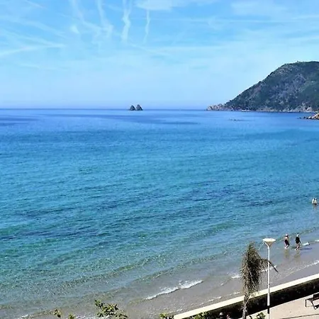 2 Bedrooms, 60 M2, 6 People, Wifi, Quiet, Bright, 5 Mins By Car Apartment *