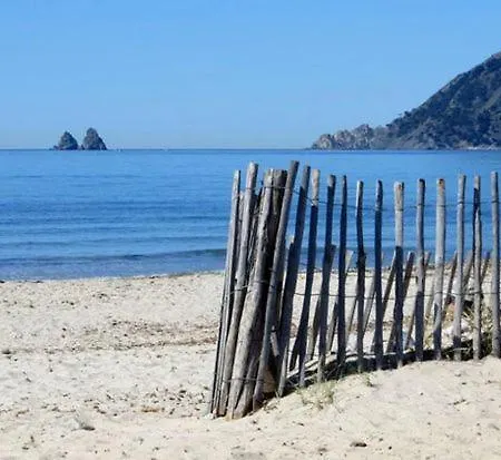 Apartment 2 Bedrooms, 60 M2, 6 People, Wifi, Quiet, Bright, 5 Mins By Car La Seyne-sur-Mer