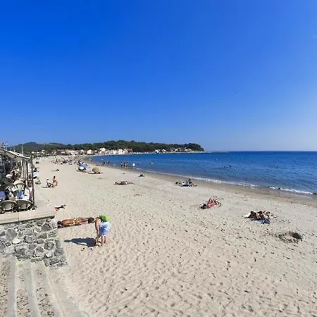 2 Bedrooms, 60 M2, 6 People, Wifi, Quiet, Bright, 5 Mins By Car *