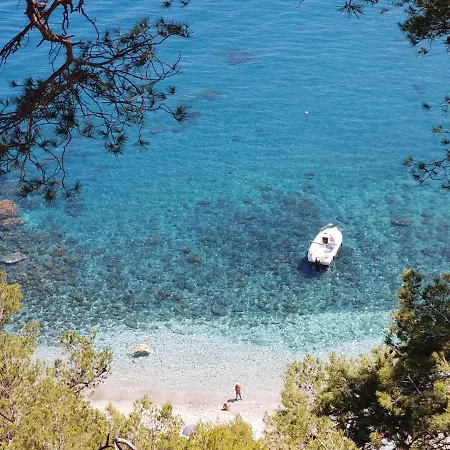 2 Bedrooms, 60 M2, 6 People, Wifi, Quiet, Bright, 5 Mins By Car Apartment *